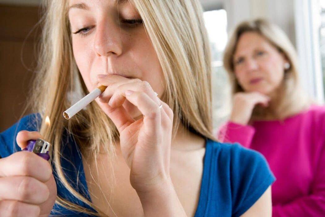 Ģimenes attiecības var izraisīt smēķēšanu pusaudžu vidū