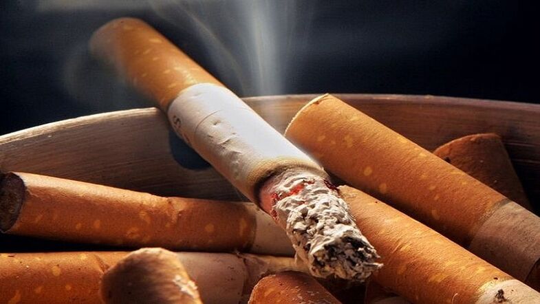 cigarešu dedzināšana un smēķēšanas atmešana